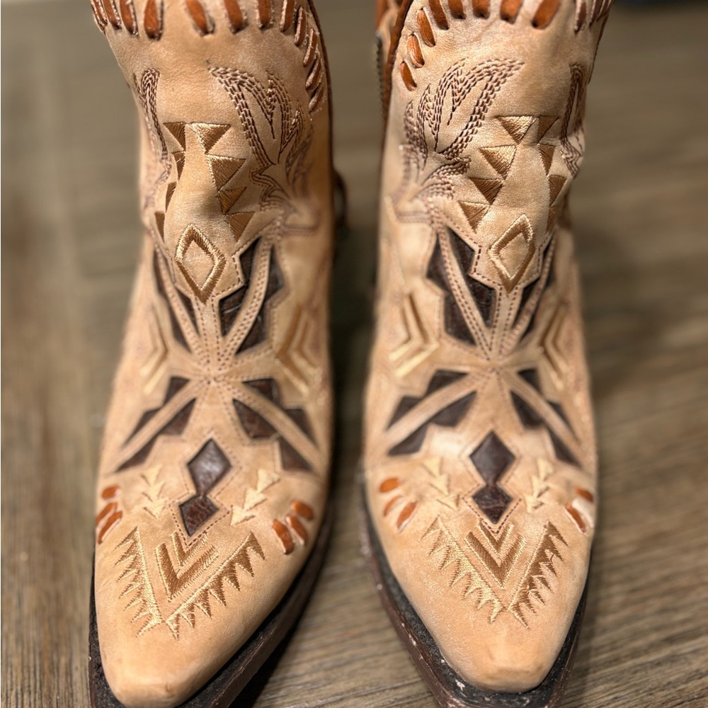 Ariat Women’s Mesa Inlay Western Booties Cowboy Boots - Snip Toe
